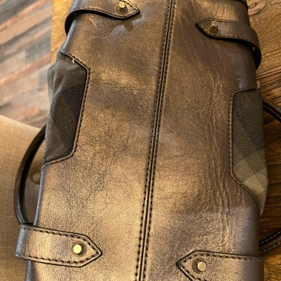 Burberry Purse used several times - Picture 3 of 5